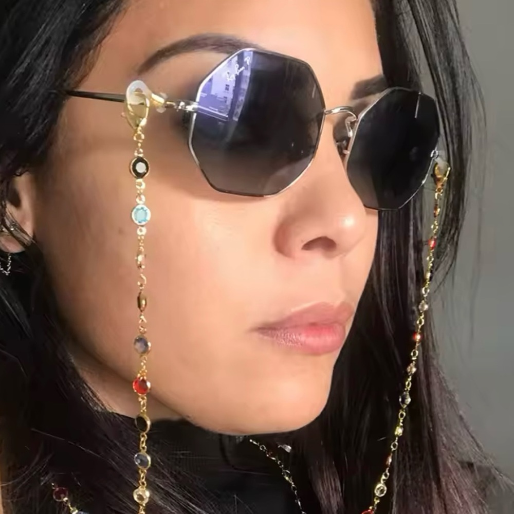 Meet your Posher, Farah. I have a love of jewelry pieces that are beautiful